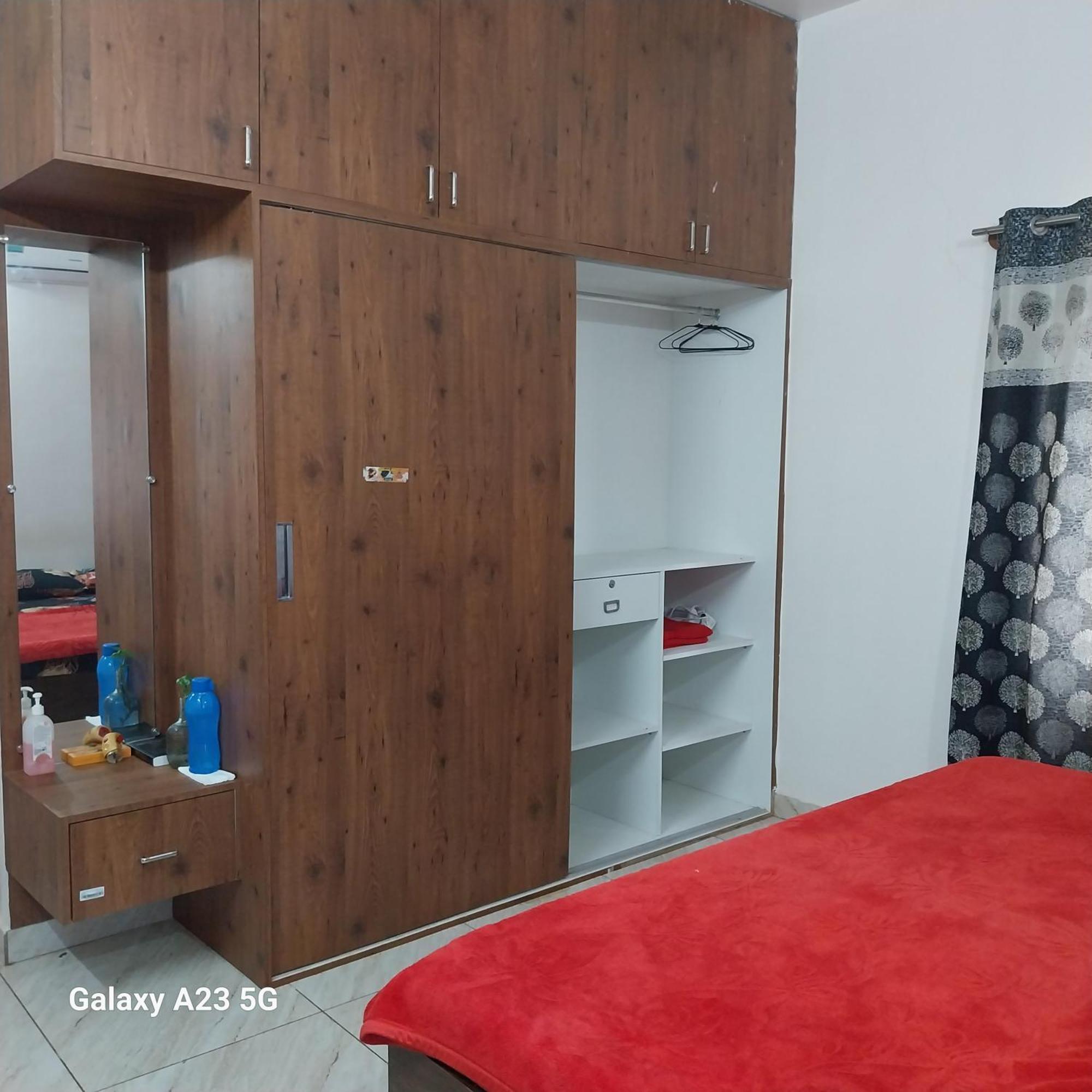 King Sized Bedroom & Kitchen for Decent Couples & Families 迈索尔 外观 照片