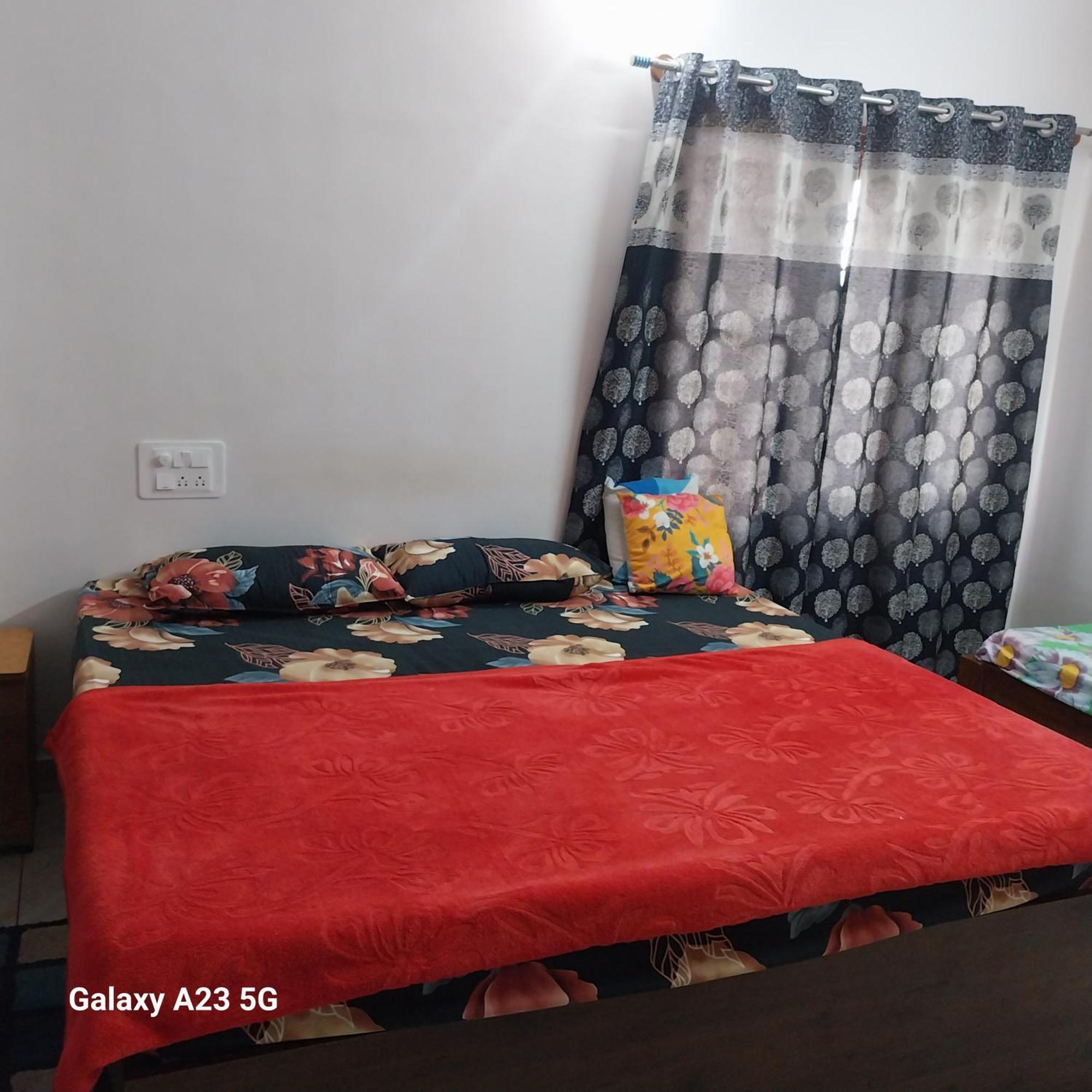 King Sized Bedroom & Kitchen for Decent Couples & Families 迈索尔 外观 照片